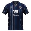 Millwall Koti 2026-27 - Jalkapallo Pelipaidat (S/S) Millwall Koti 2026-27 - Jalkapallo Pelipaidat (S/S)