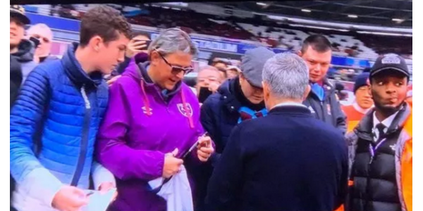 Mourinho antaa vastustajien fanien "pelastua" Mourinho antaa vastustajien fanien "pelastua"