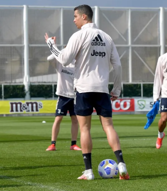 Cristiano Ronaldo vastaa, kunnia kuuluu joukkueelle